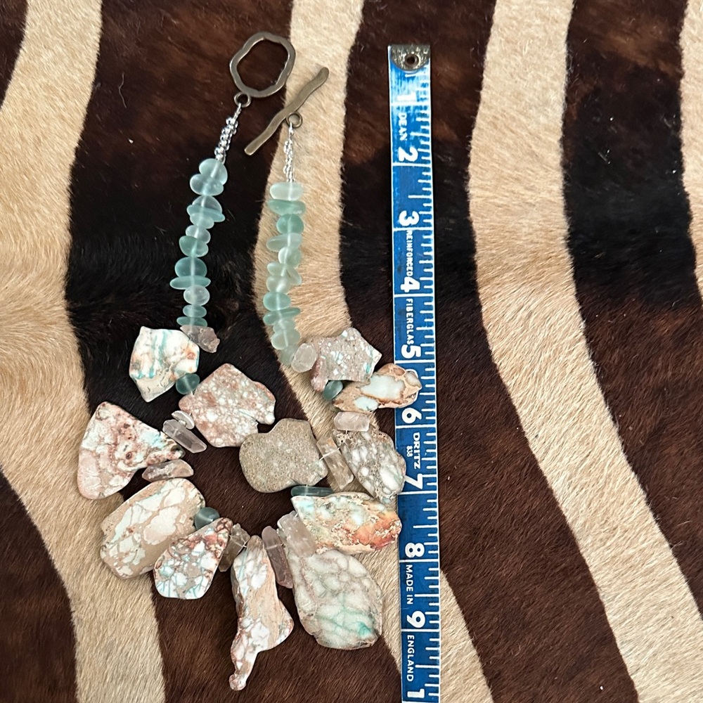 Chic Natural Stone Necklace with Green and Beige Hues - Picture 5 of 6